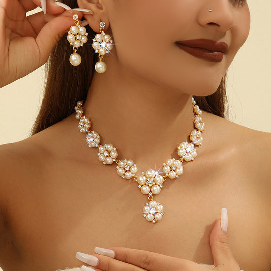 3 PCs Vintage Luxury Short Artificial Pearl Rhinestone Alloy Clavicle Chain Necklace And Earrings Set Jewelry