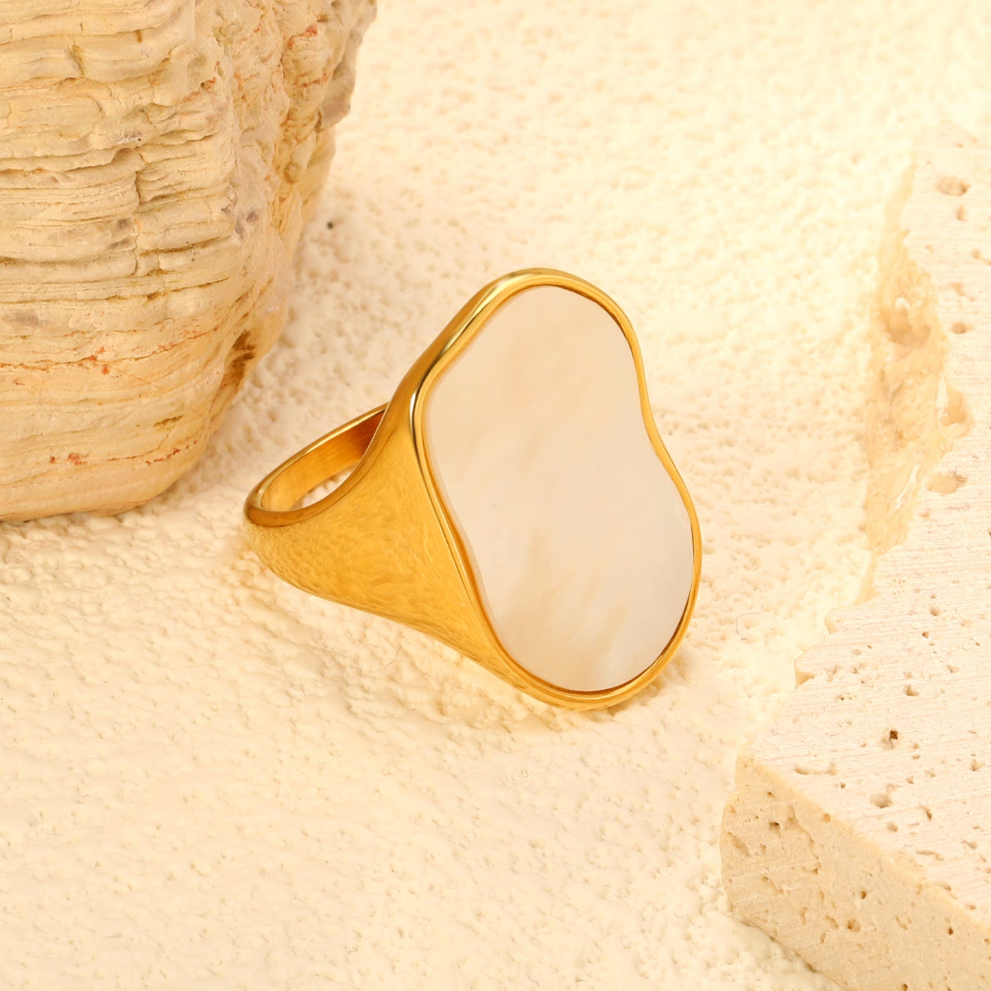 White Shell Ring Fashion Trendy Ring Design Gold Plated Ring For Women